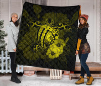 Hawaii Hibiscus Premium Quilt - Harold Turtle - Yellow - Polynesian Pride