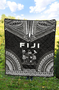Fiji Premium Quilt - Fiji Coat Of Arms Polynesian Chief Black Version - Polynesian Pride