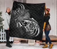 Hawaii Map Turtle Hibiscus Divise White Polynesian Premium Quilt - Polynesian Pride