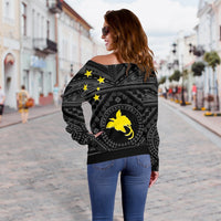 Papua New Guinea Personalised Women's Off Shoulder Sweater - Flag With Polynesian Patterns (Black) - Polynesian Pride