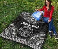 Palau Premium Quilt - Palau Seal Polynesian Chief Black Version - Polynesian Pride