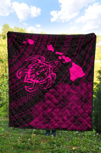Hawaii Sea Turtle Is Swimming Toward Premium Quilt Pink - Polynesian Pride