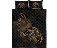 Hawaii Map Turtle Hibiscus Divise Gold Polynesian Quilt Bed Set Gold - Polynesian Pride