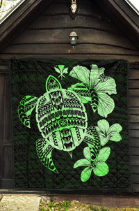 Hawaiian Kanaka Hibiscus Plumeria Mix Polynesian Turtle Premium Quilt Green AH - Polynesian Pride