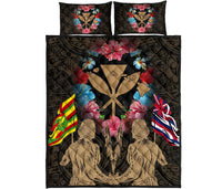 Hawaii Map Kanaka Two Men Holding Flag Quilt Bed Set - AH - Gold Gold - Polynesian Pride