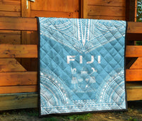 Fiji Premium Quilt - Fiji Coat Of Arms Polynesian Chief Light Blue Version - Polynesian Pride