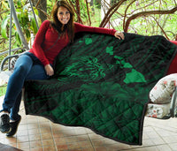 Hawaii Sea Turtle Is Swimming Toward Premium Quilt Green - Polynesian Pride