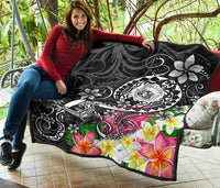 Hawaii Polynesian Premium Quilt - Hawaii Seal With Turtle Plumeria (Black) - Polynesian Pride