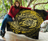 Hawaiian Turtle Polynesian Yellow Premium Quilt - Polynesian Pride