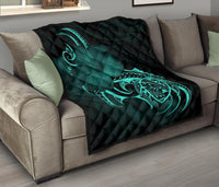 Hawaii Map Turtle Hibiscus Divise Turquoise Polynesian Premium Quilt - Polynesian Pride