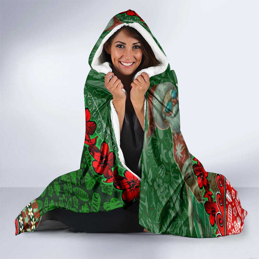 Mele Kalikimaka Shaka Santa Hooded Blanket Hawaiian Surf Christmas Design with Aloha Spirit - Polynesian Pride