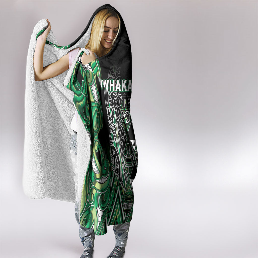 Aotearoa Whakatohea Hooded Blanket Maori Tribal Green Abalone Paua Shell Pattern DT05 - Polynesian Pride