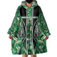 Aotearoa Whakatohea Wearable Blanket Hoodie Maori Tribal Green Abalone Paua Shell Pattern DT05 - Polynesian Pride
