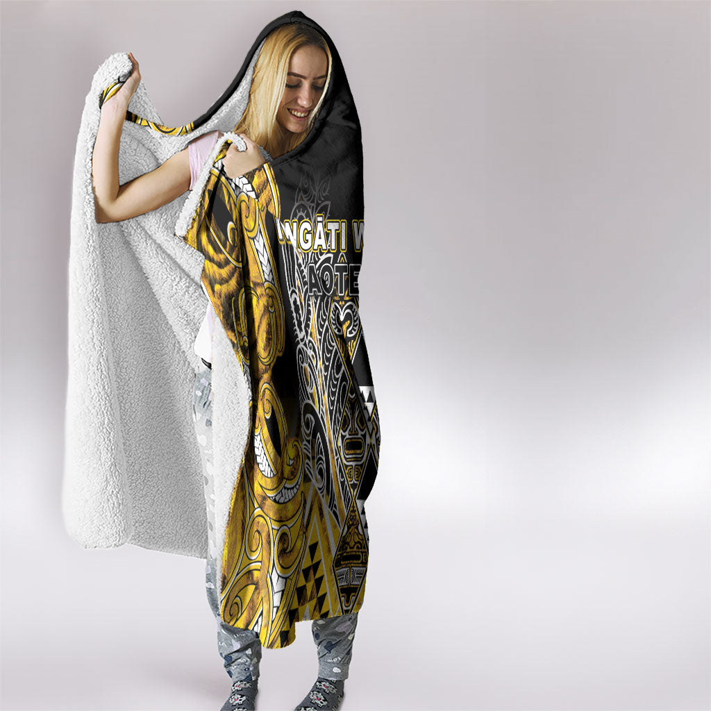 Aotearoa Ngati Whatua Hooded Blanket Maori Tribal Gold Paua Shell Pattern DT05 - Polynesian Pride