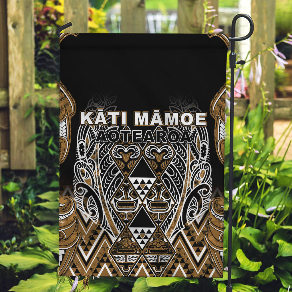 Aotearoa Kati Mamoe Garden Flag Maori Brown Tribal Paua Shell Pattern DT05 Garden Flag Brown - Polynesian Pride