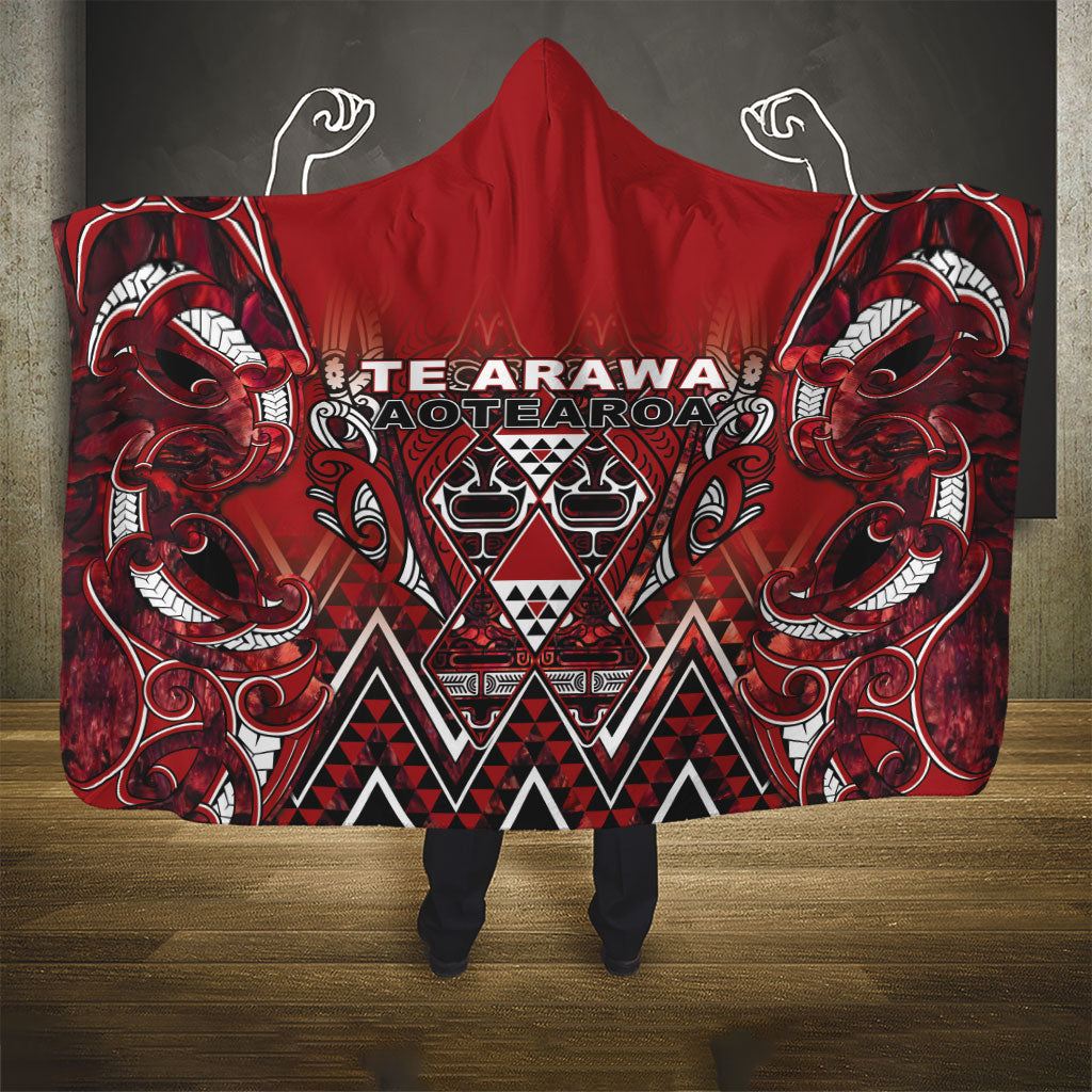 Aotearoa Te Arawa Hooded Blanket Maori Tribal Dark Red Paua Shell Pattern DT05 - Polynesian Pride