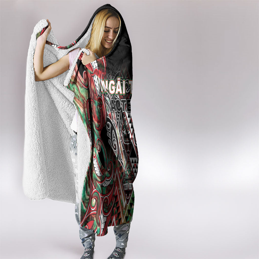 Aotearoa Ngai Tuhoe Hooded Blanket Maori Tribal Red And Green Paua Shell Pattern DT05 - Polynesian Pride