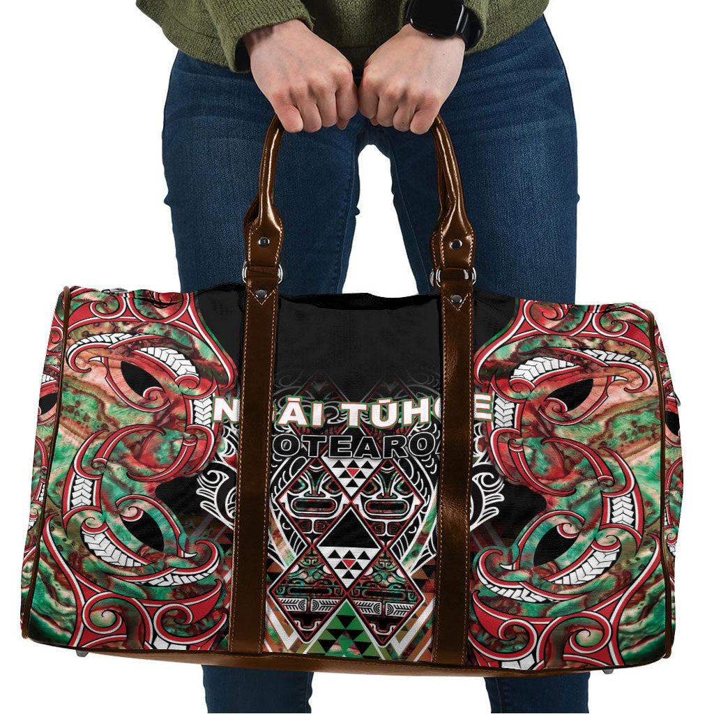 Aotearoa Ngai Tuhoe Travel Bag Maori Tribal Red And Green Paua Shell Pattern DT05 Red - Polynesian Pride