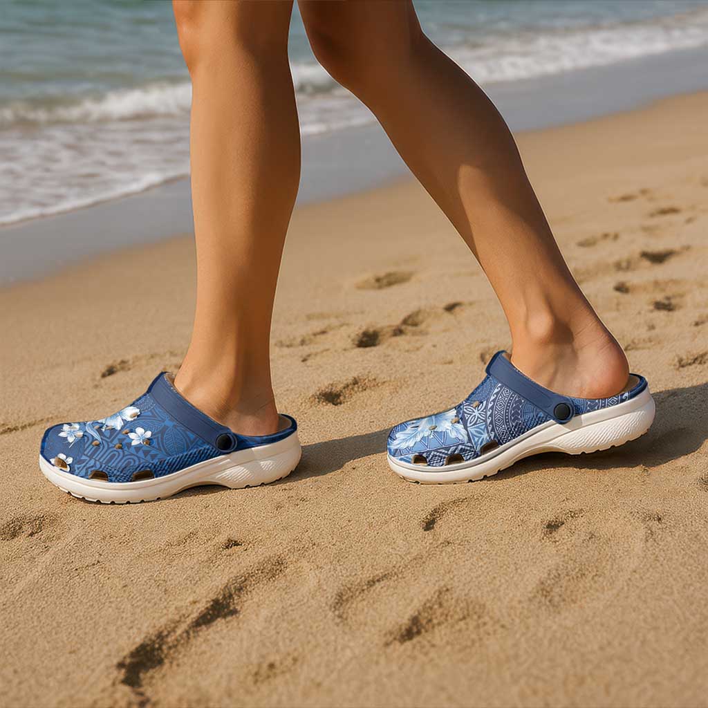 Hawaii Tapa Pattern With Navy Hibiscus Clogs Shoes - Polynesian Pride