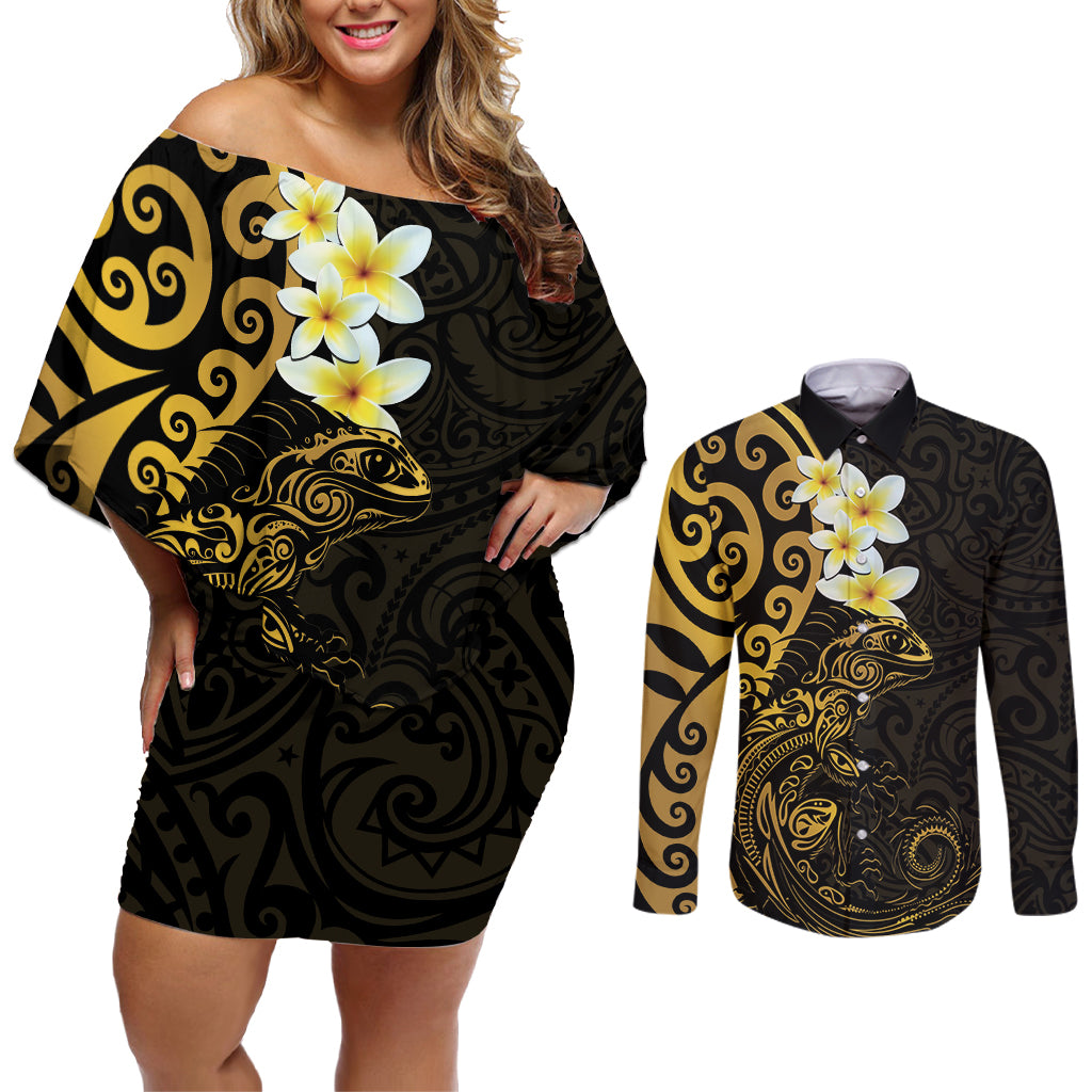 New Zealand Tuatara Plumeria Couples Matching Off Shoulder Short Dress and Long Sleeve Button Shirt Maori Gold Koru Tribal Tattoo
