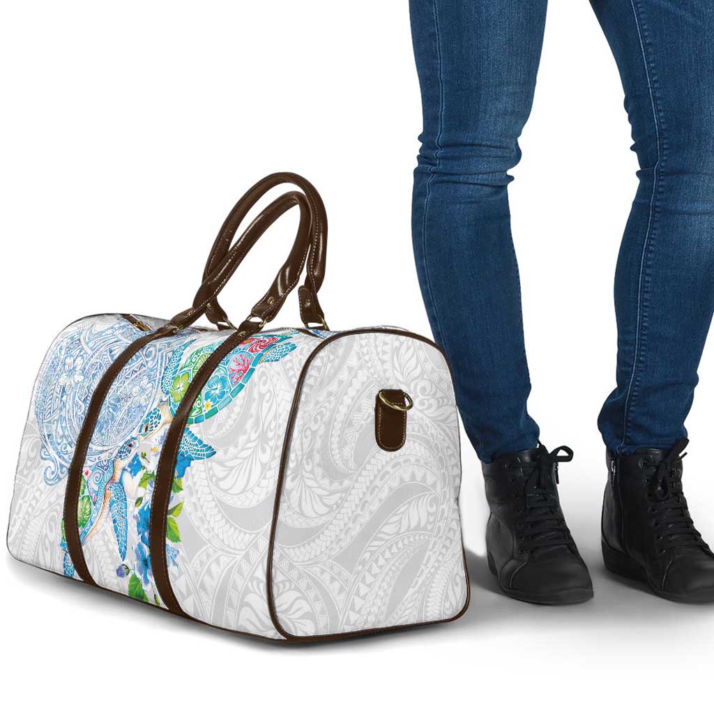 Hawaiian Couple Turtles Honi Travel Bag Polynesian Art Motifs and Hibiscus White Blue Color - Polynesian Pride
