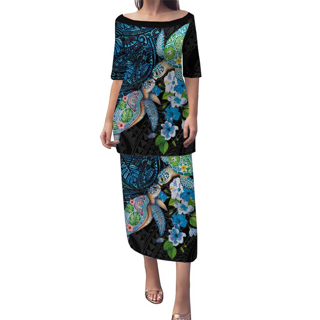 Hawaiian Couple Turtles Honi Family Matching Puletasi and Hawaiian Shirt Polynesian Art Motifs and Hibiscus Black Blue Color - Polynesian Pride