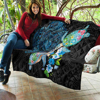 Hawaiian Couple Turtles Honi Quilt Polynesian Art Motifs and Hibiscus Black Blue Color - Polynesian Pride