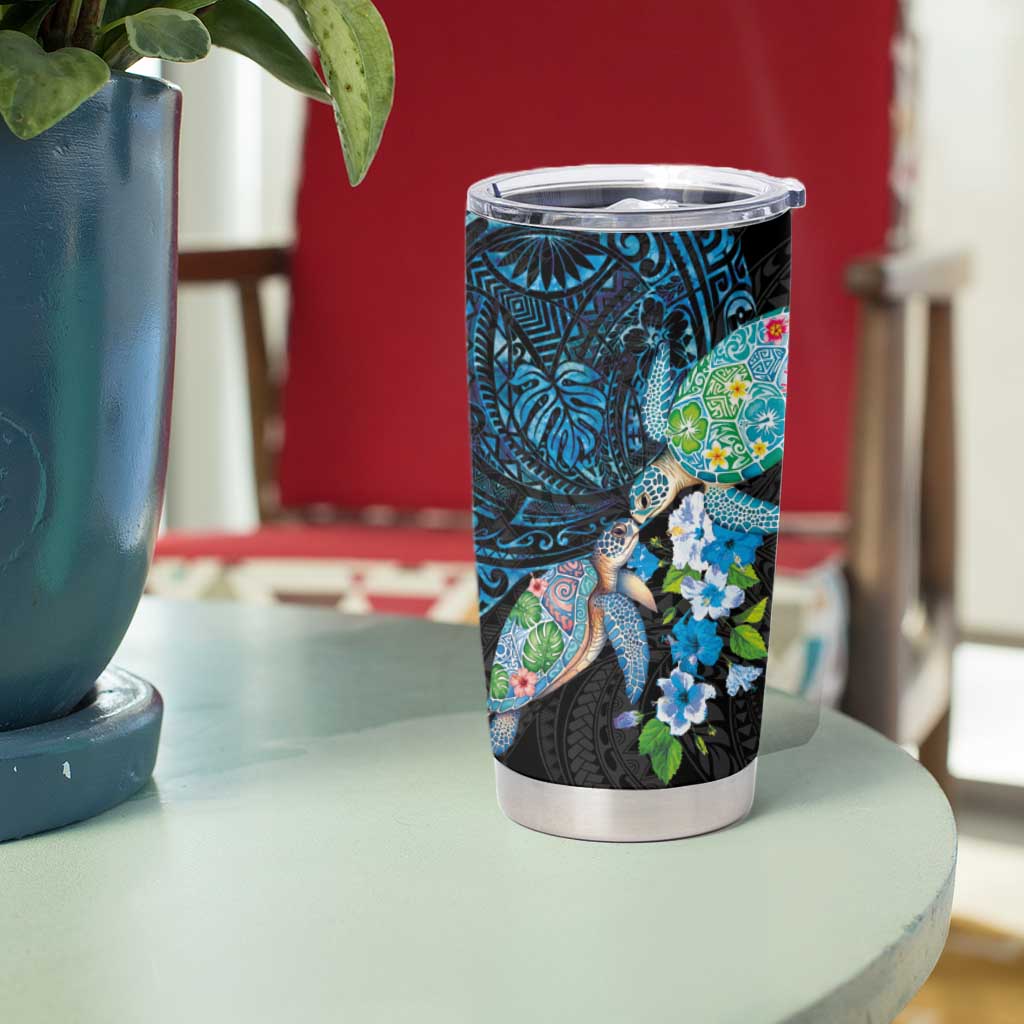 Hawaiian Couple Turtles Honi Tumbler Cup Polynesian Art Motifs and Hibiscus Black Blue Color - Polynesian Pride