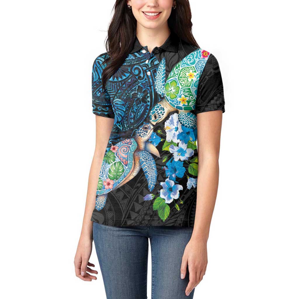 Hawaiian Couple Turtles Honi Women Polo Shirt Polynesian Art Motifs and Hibiscus Black Blue Color - Polynesian Pride