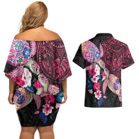 Hawaiian Couple Turtles Honi Couples Matching Off Shoulder Short Dress and Hawaiian Shirt Polynesian Art Motifs and Hibiscus Black Red Color - Polynesian Pride