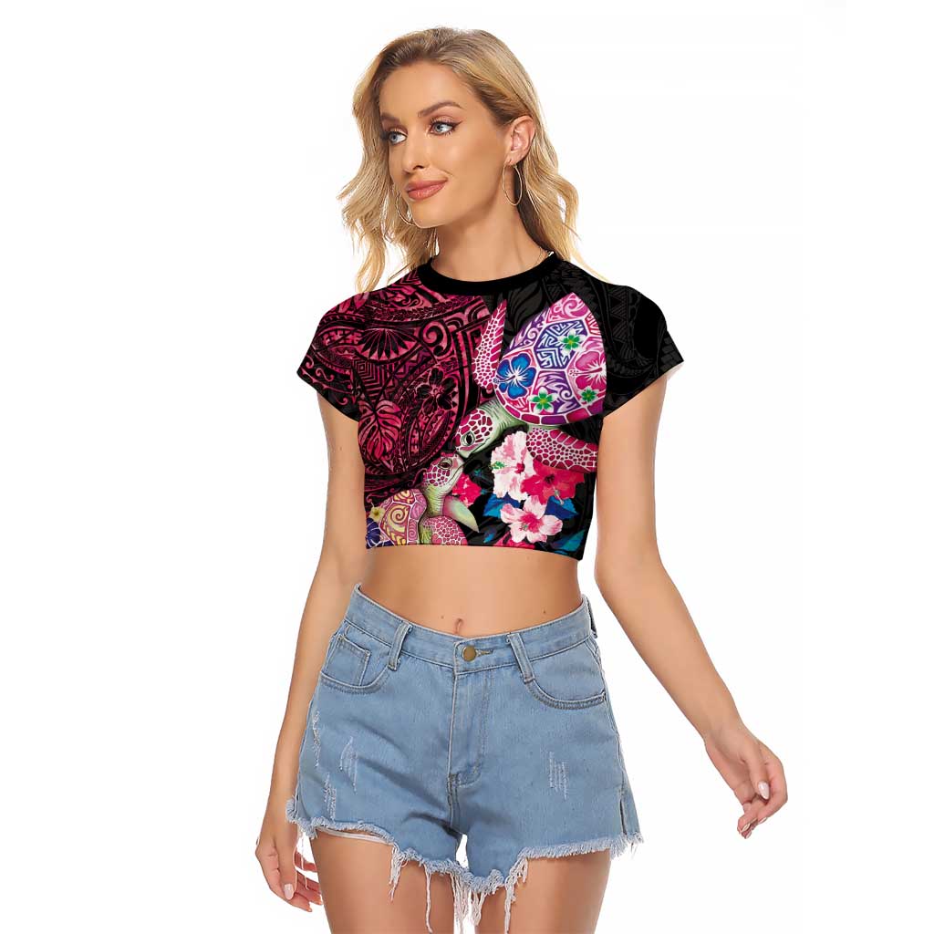 Hawaiian Couple Turtles Honi Raglan Cropped T Shirt Polynesian Art Motifs and Hibiscus Black Red Color - Polynesian Pride