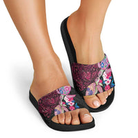 Hawaiian Couple Turtles Honi Slide Sandals Polynesian Art Motifs and Hibiscus Black Red Color - Polynesian Pride