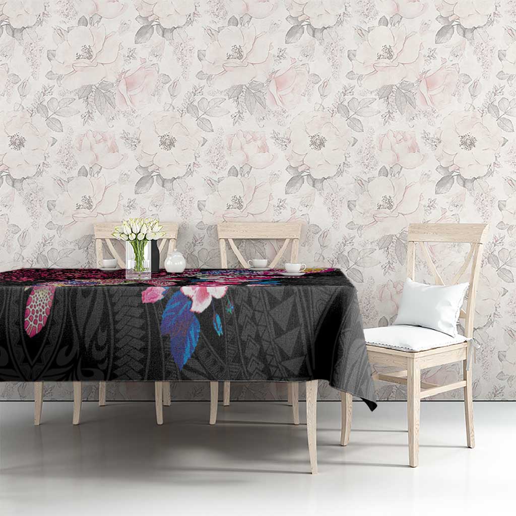 Hawaiian Couple Turtles Honi Tablecloth Polynesian Art Motifs and Hibiscus Black Red Color - Polynesian Pride