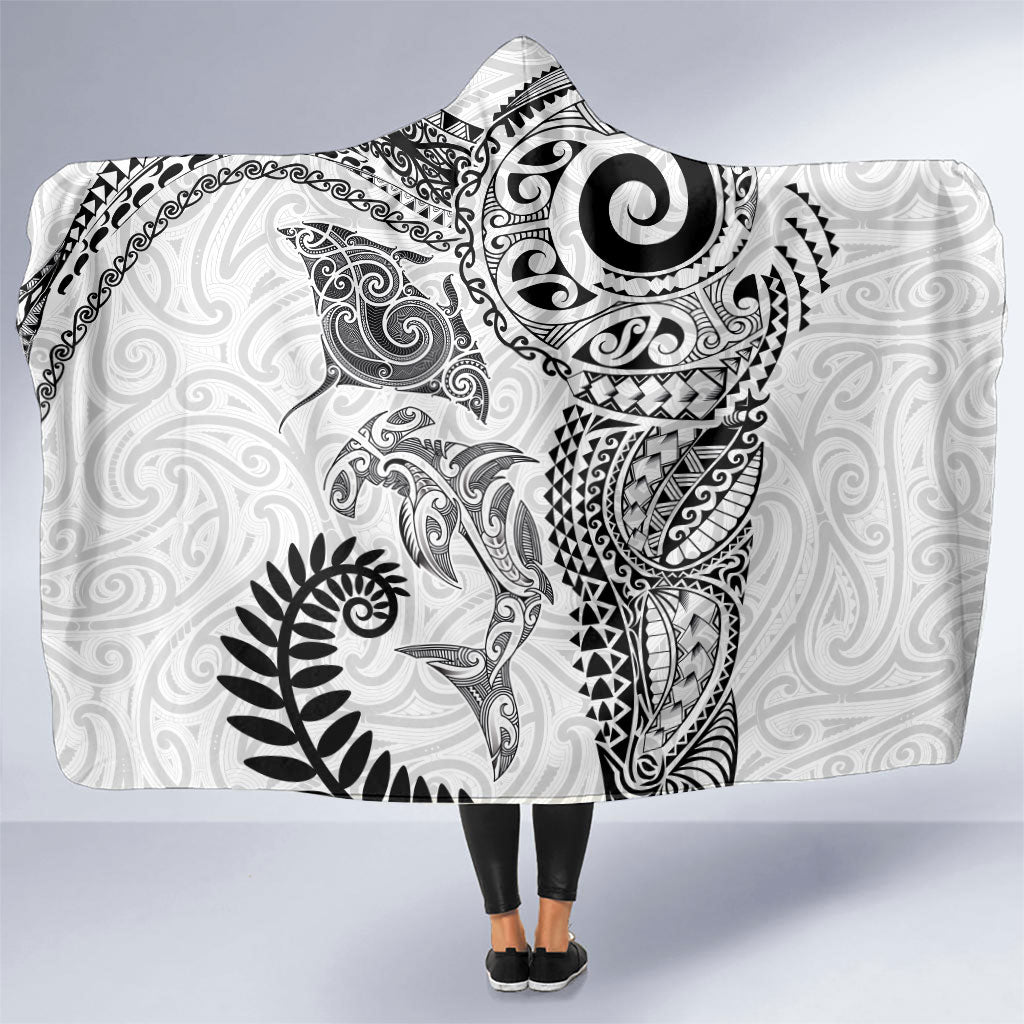 Aotearoa Maori Sea Animals Tribal Hooded Blanket Manta Ray and Shark Moko Pattern White Color LT03 One Size White - Polynesian Pride