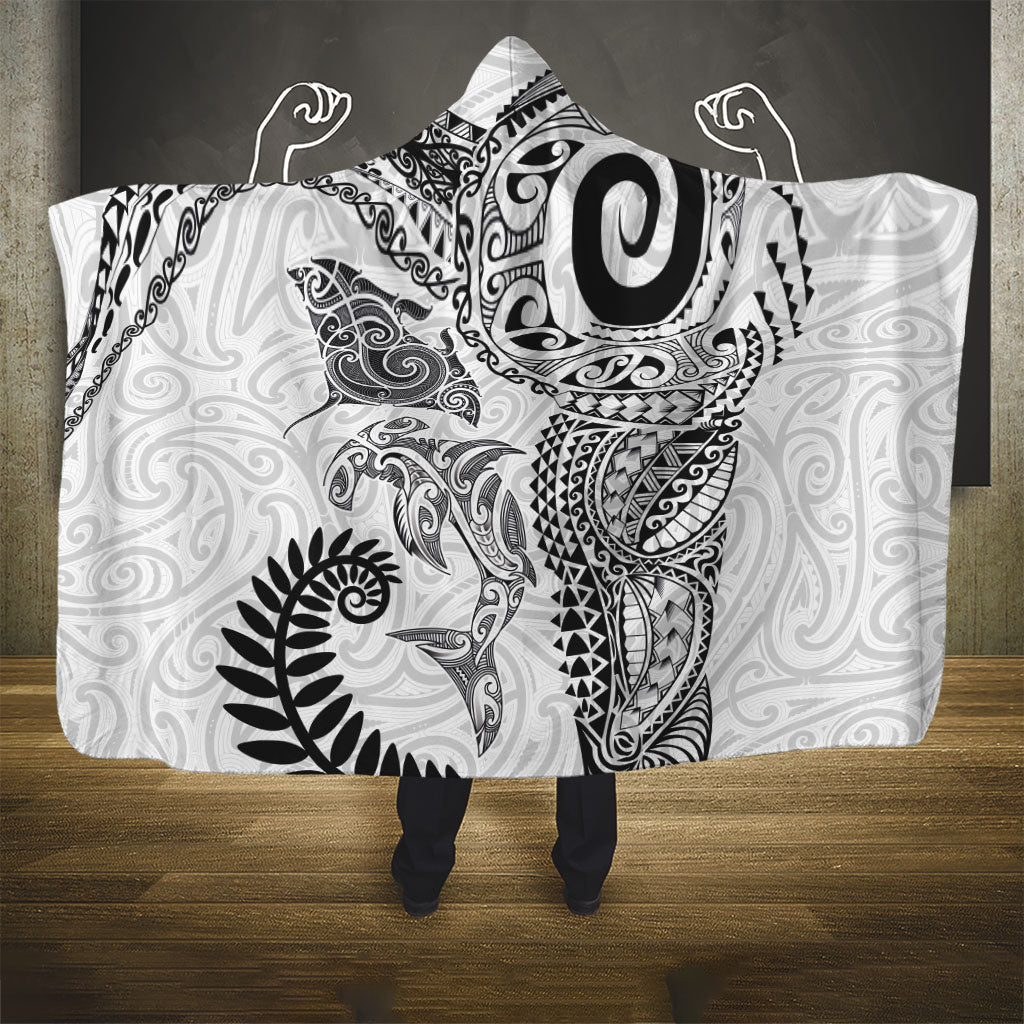 Aotearoa Maori Sea Animals Tribal Hooded Blanket Manta Ray and Shark Moko Pattern White Color LT03 - Polynesian Pride