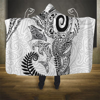 Aotearoa Maori Sea Animals Tribal Hooded Blanket Manta Ray and Shark Moko Pattern White Color LT03 - Polynesian Pride