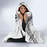 Aotearoa Maori Sea Animals Tribal Hooded Blanket Manta Ray and Shark Moko Pattern White Color LT03 - Polynesian Pride