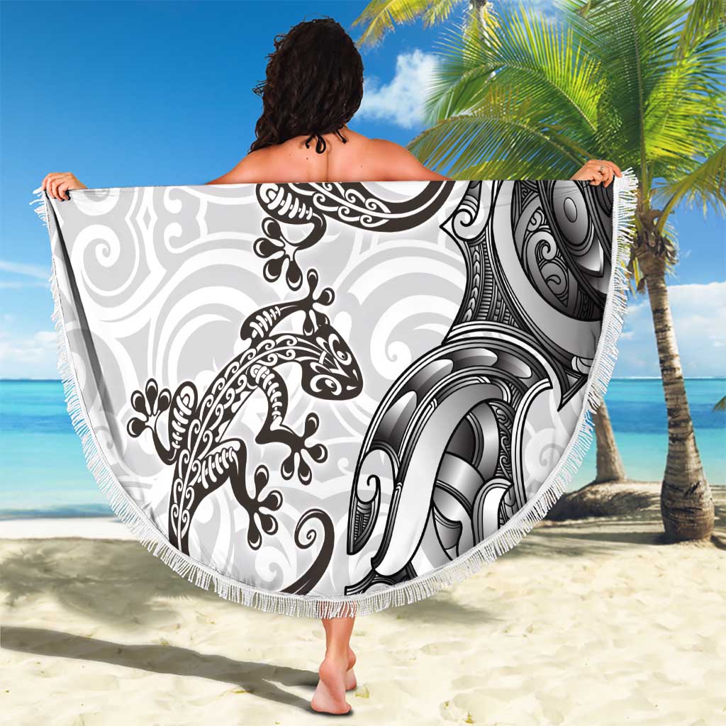 New Zealand Gecko Maori Art Tattoo Beach Blanket White Color
