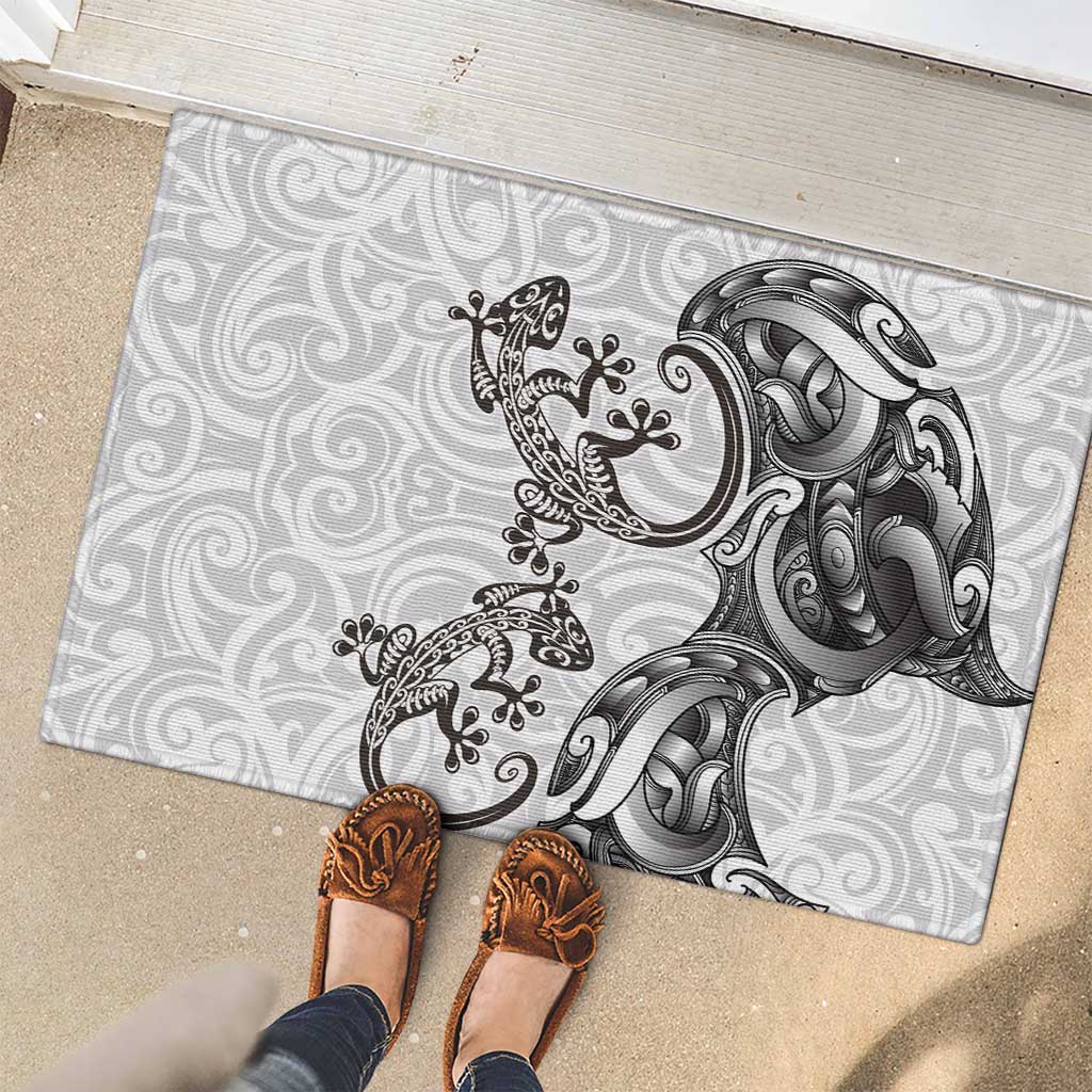 New Zealand Gecko Maori Art Tattoo Rubber Doormat White Color