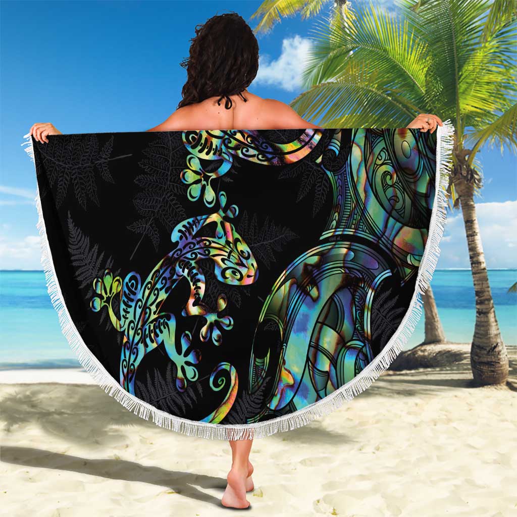 New Zealand Gecko Maori Art Tattoo Beach Blanket Silver Fern and Paua Shell Mode