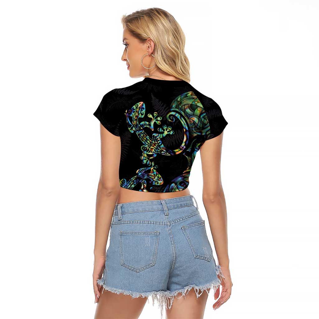 New Zealand Gecko Maori Art Tattoo Raglan Cropped T Shirt Silver Fern and Paua Shell Mode