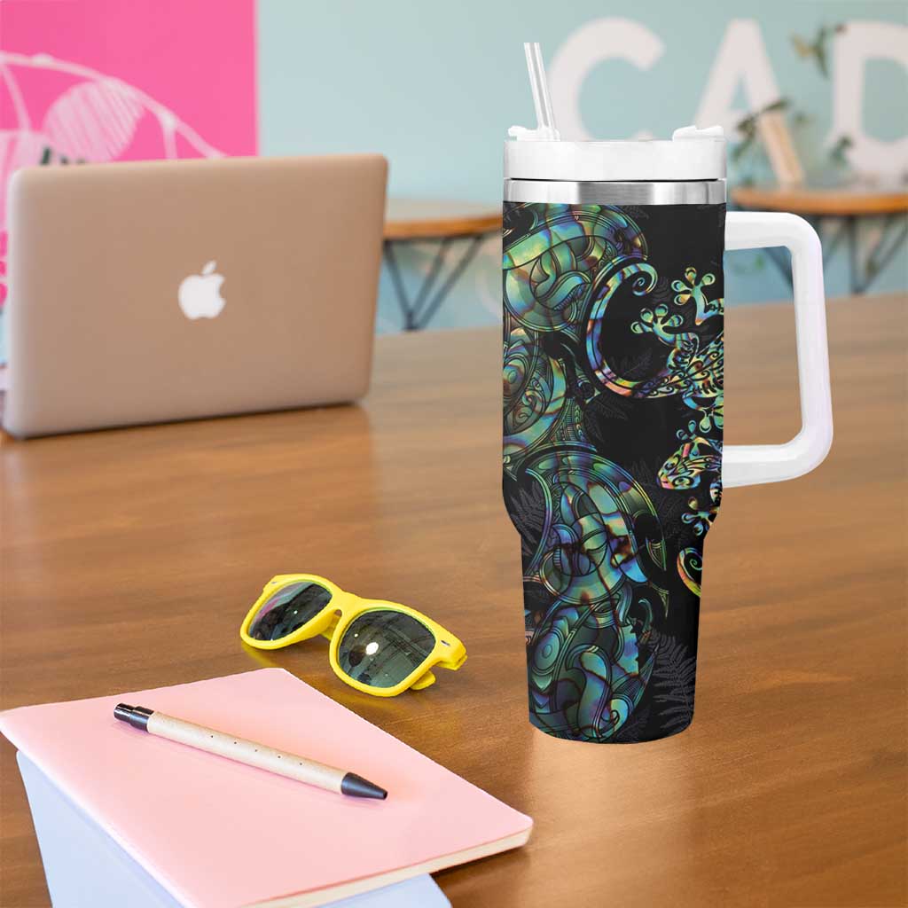 New Zealand Gecko Maori Art Tattoo Tumbler With Handle Paua Shell Mode with Silver Fern Pattern