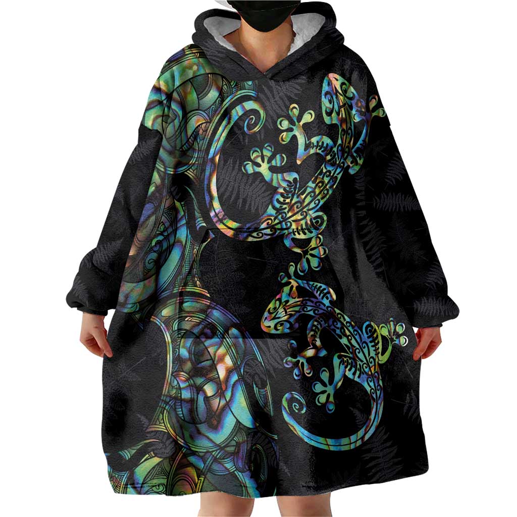 New Zealand Gecko Maori Art Tattoo Wearable Blanket Hoodie Silver Fern and Paua Shell Mode