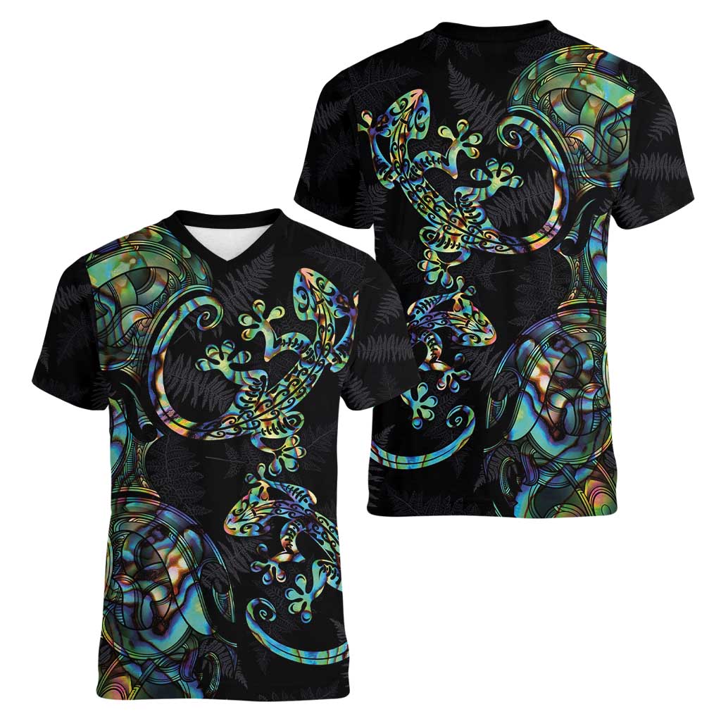 New Zealand Gecko Maori Art Tattoo Women V-Neck T-Shirt Silver Fern and Paua Shell Mode