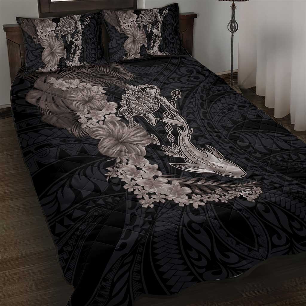 Hawaiian Tropical Plants Turtle and Shark Quilt Bed Set Polynesian Art Tattoo Grayscale Color LT03 Black - Polynesian Pride
