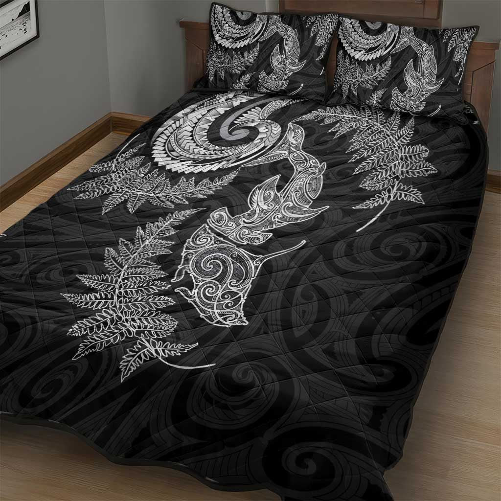 New Zealand Sea Animals with Maori Tribal Tattoo Quilt Bed Set Shark Manta Ray with Silver Fern Black