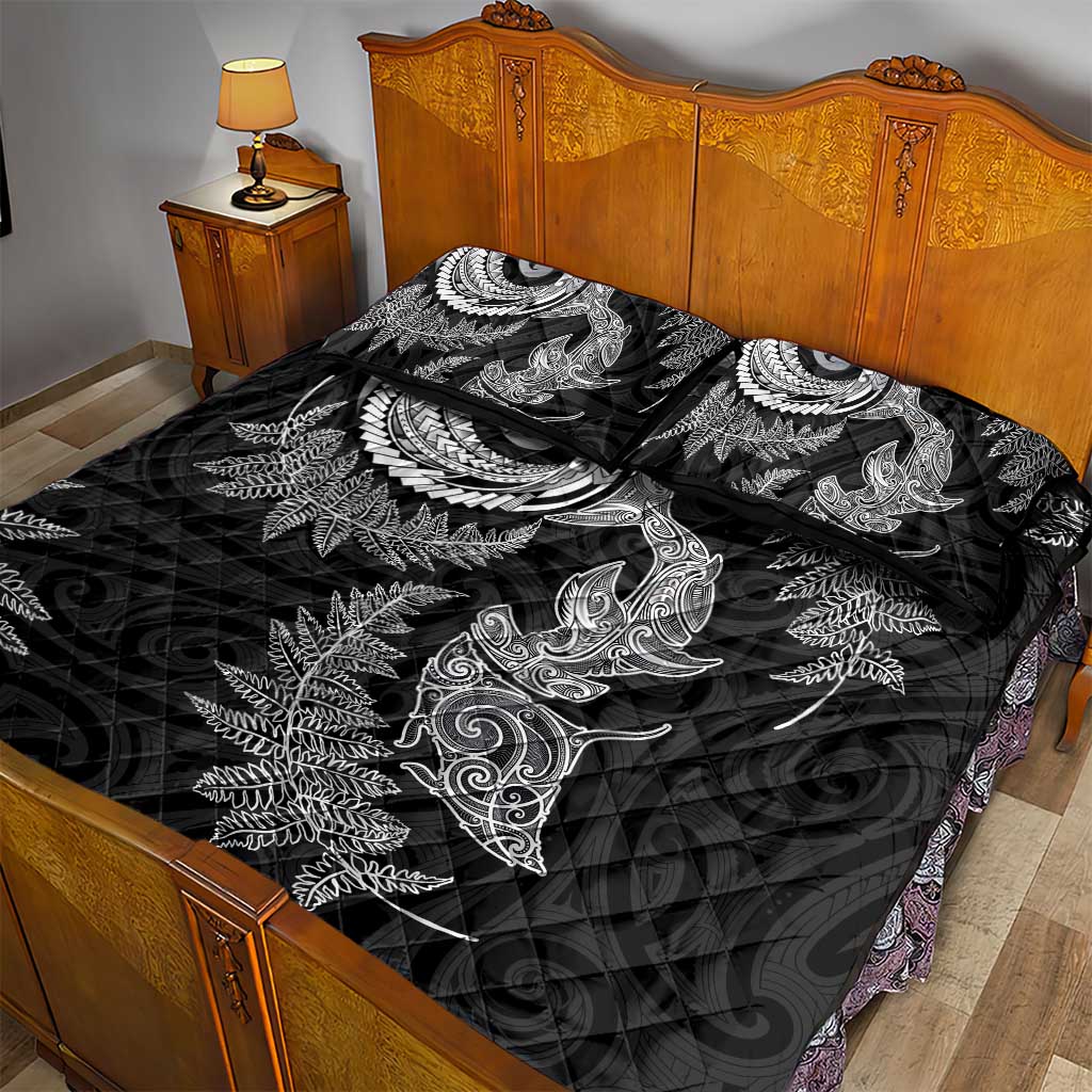 New Zealand Sea Animals with Maori Tribal Tattoo Quilt Bed Set Shark Manta Ray with Silver Fern Black