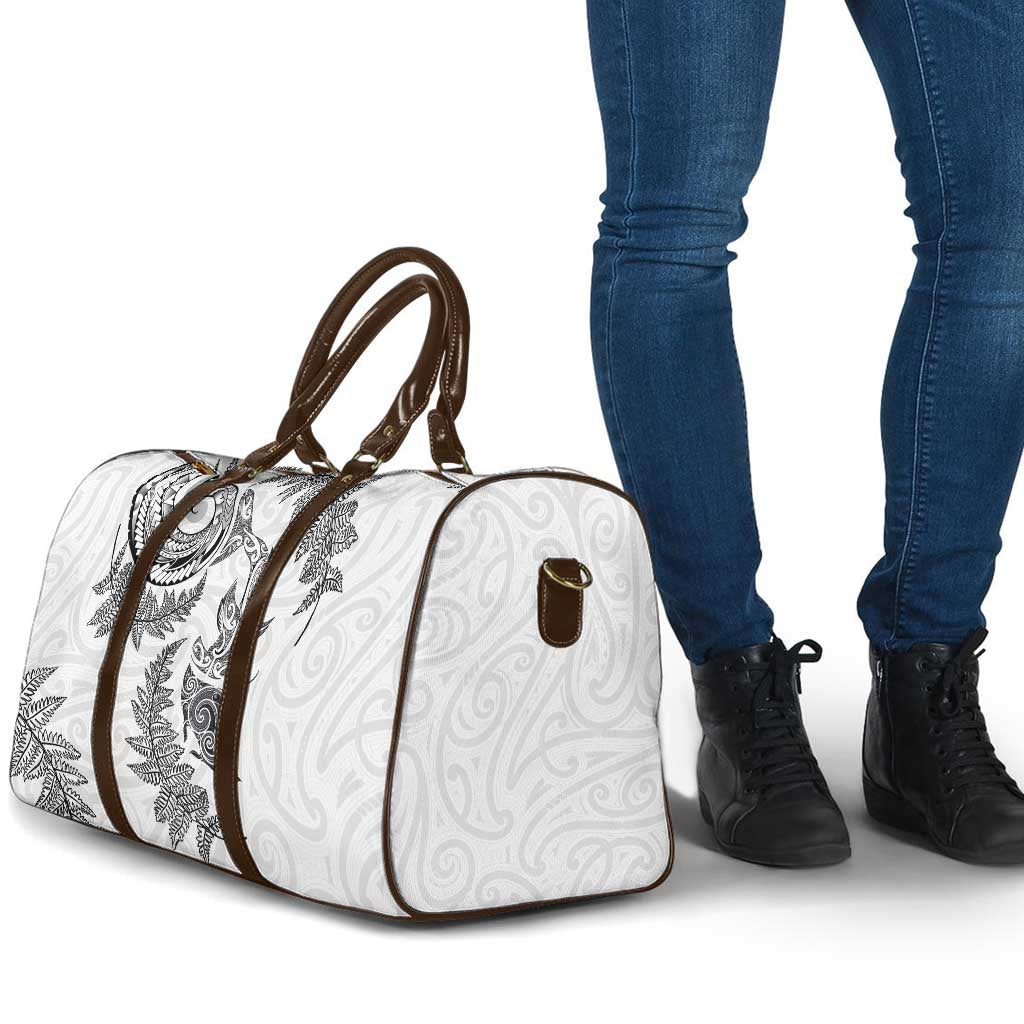 New Zealand Sea Animals with Maori Tribal Tattoo Travel Bag Shark Manta Ray with Silver Fern White