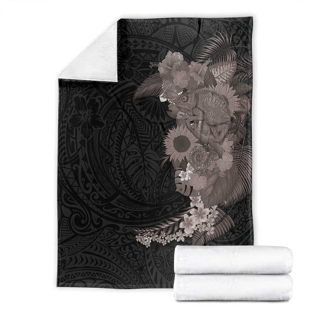 Hawaiian Tropical Plants and Chameleon Blanket Polynesian Art Grayscale - Polynesian Pride