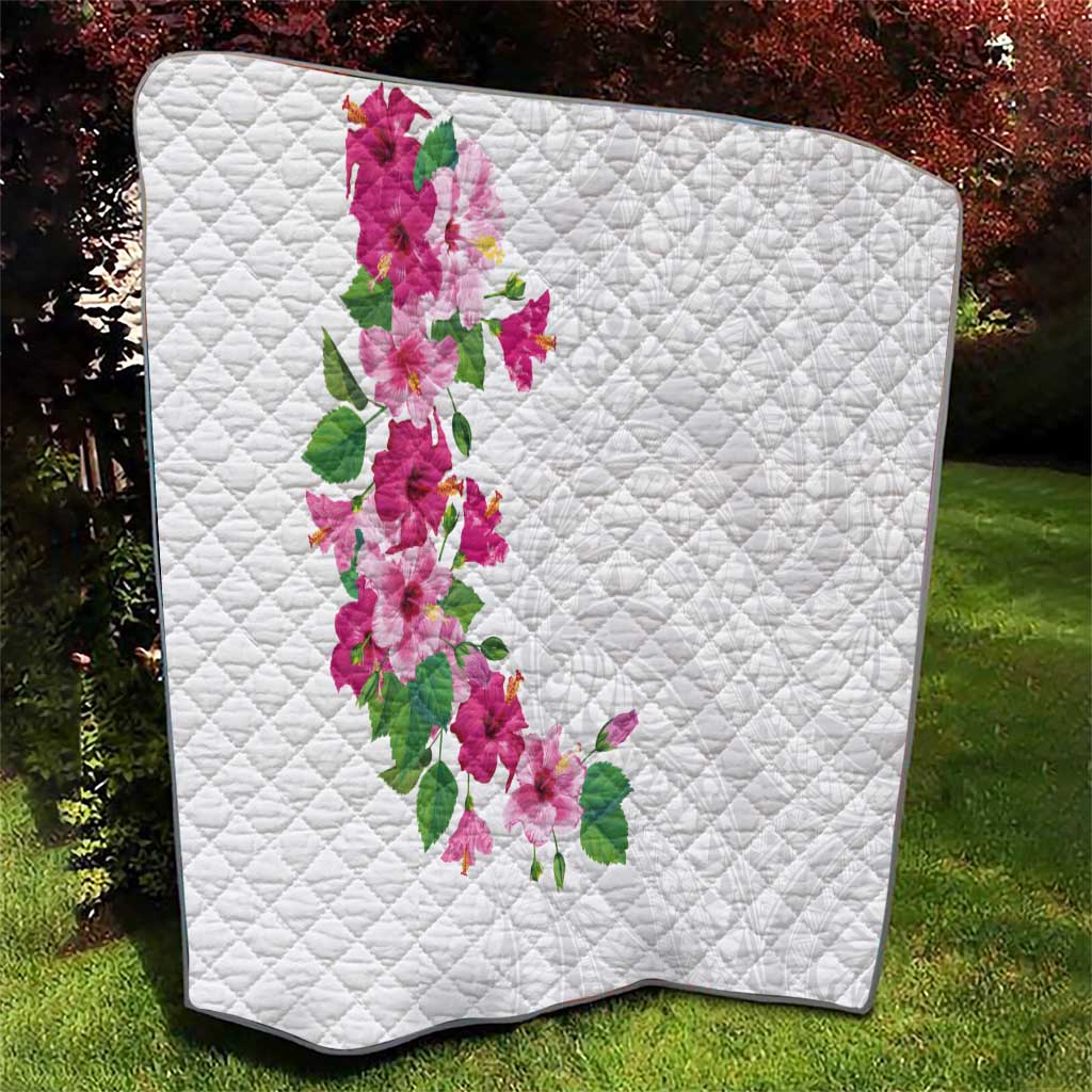 Hawaiian Hibiscus and Art Polynesian Tattoo Quilt White Color